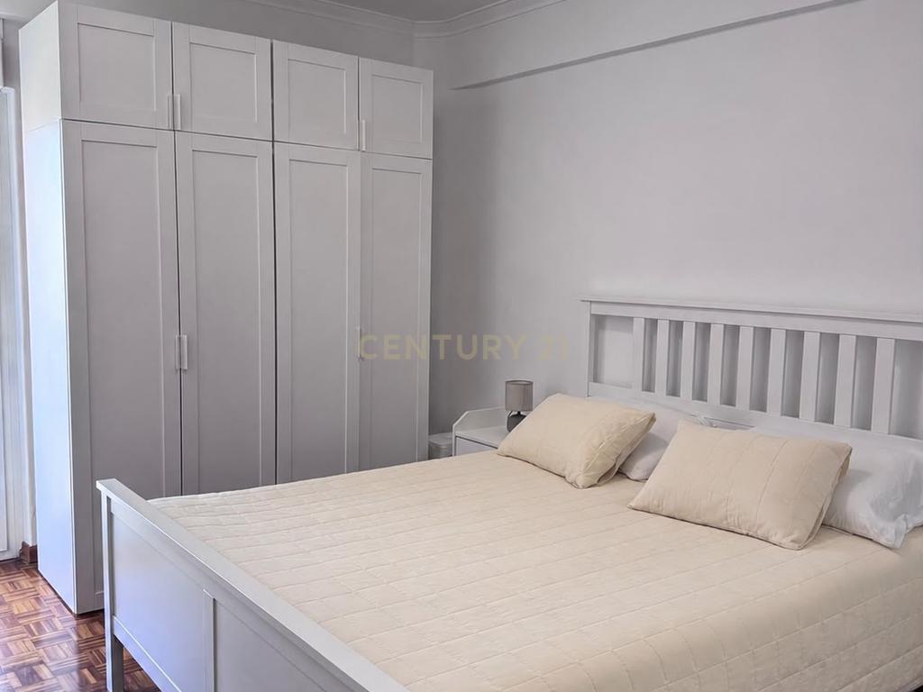 Apartamento T3 renovado com vista mar junto a Cascais - Image 5