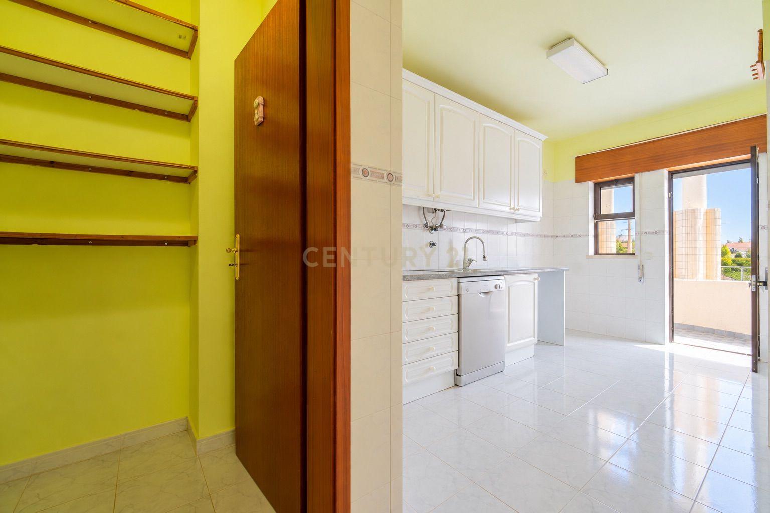Apartamento T2 à venda em Estômbar e Parchal, Lagoa — foto 13