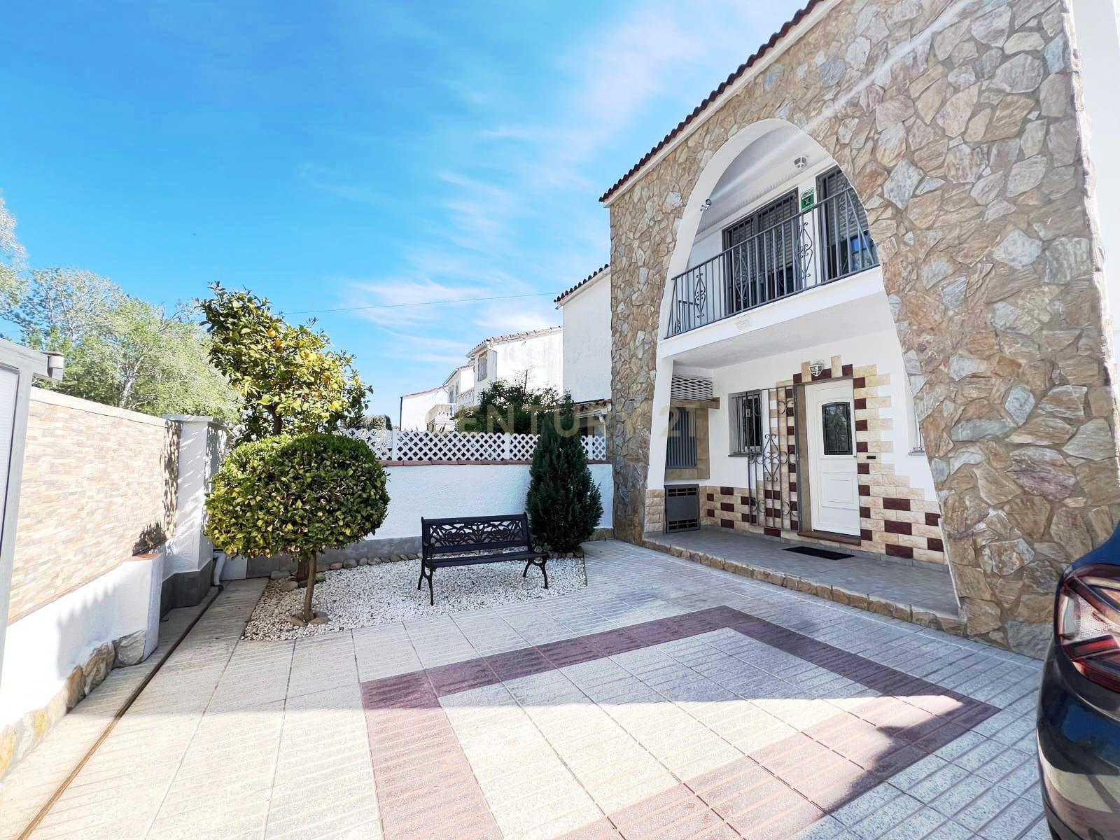 Luxuosa Moradia com Vista Panorâmica em Girona, Cataluña - Image 9