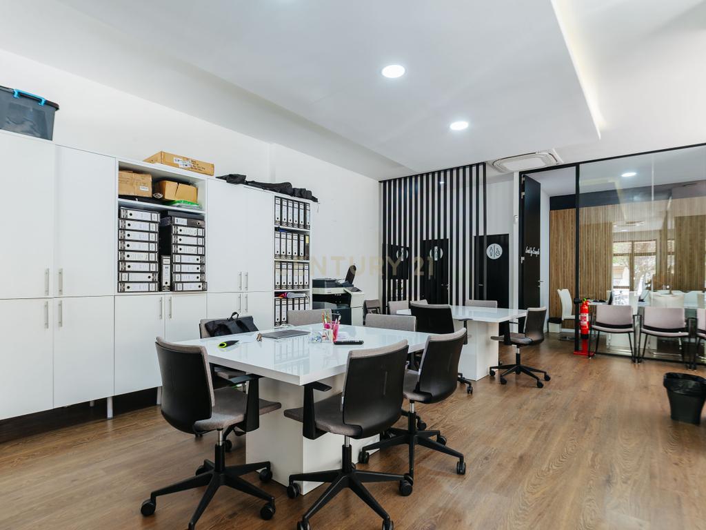 Loja com duas frentes em Sacavém, Loures - 120m² - Image 14