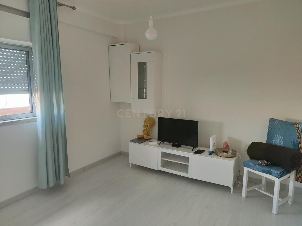 T1 Remodelado no Laranjeiro – Último Andar  - Image 15