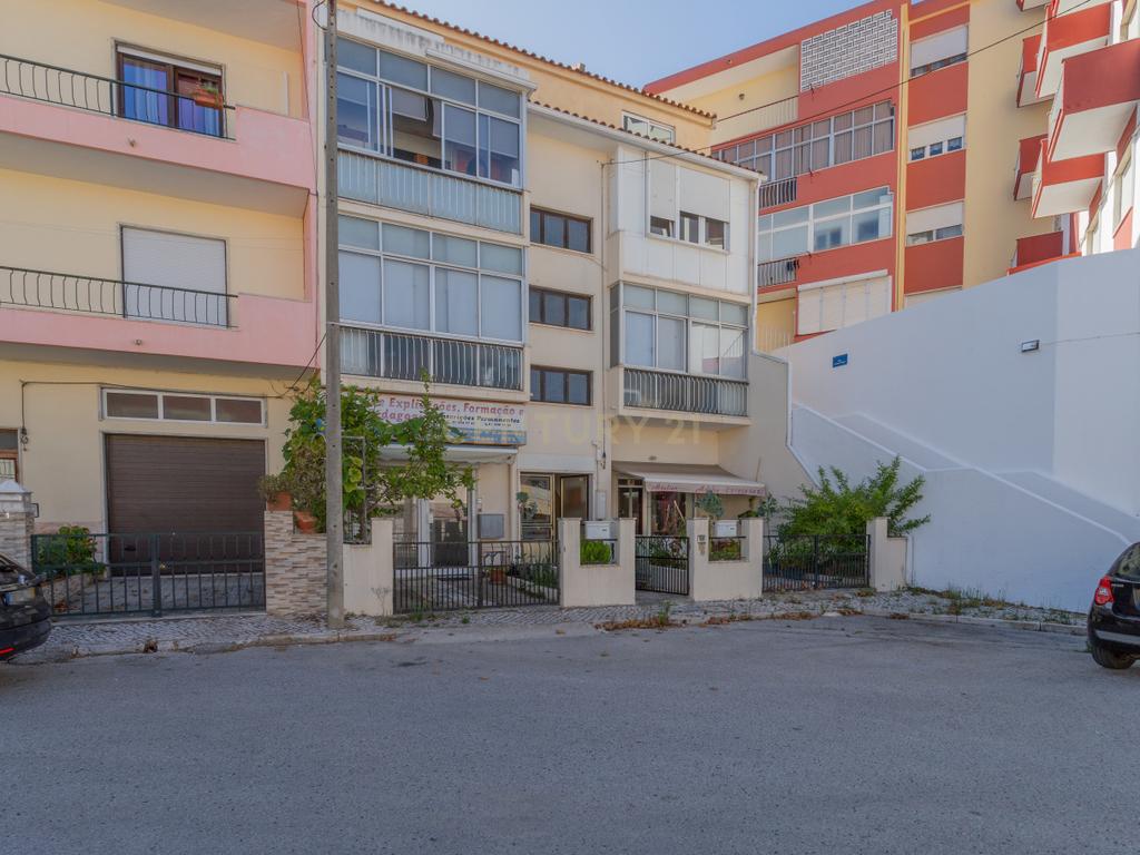 Apartamento Remodelado em Corroios, Seixal T3 + 3, garagem e Terraço - Image 48