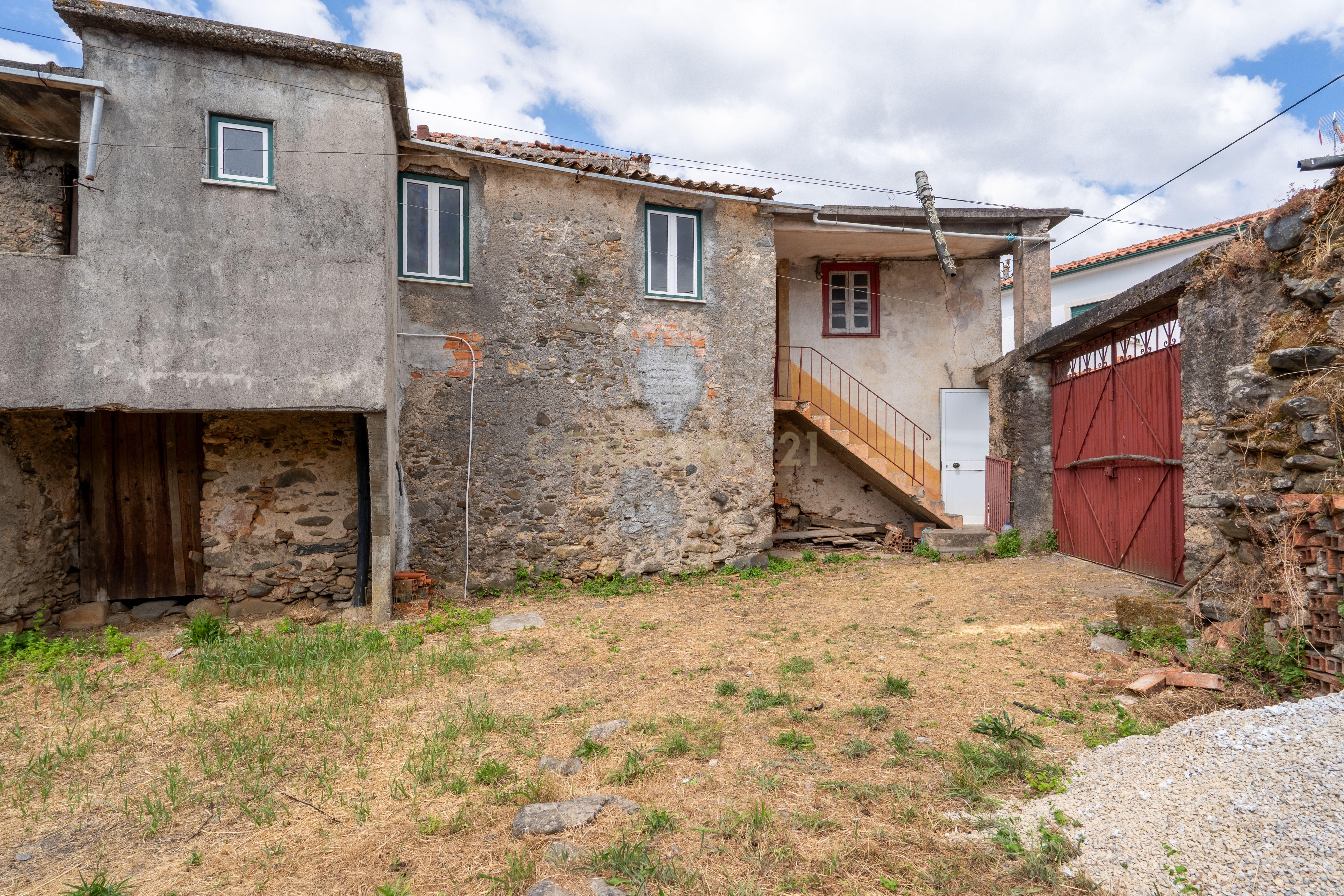 Fotografia 5 de Casa Antiga para Recuperar em Miranda do Corvo, Coimbra