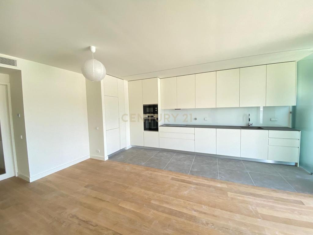 Apartamento T2 Novo com varanda, dois lugares de estacionamento, arrumo e fantásticas vistas sobre o rio - Image 9