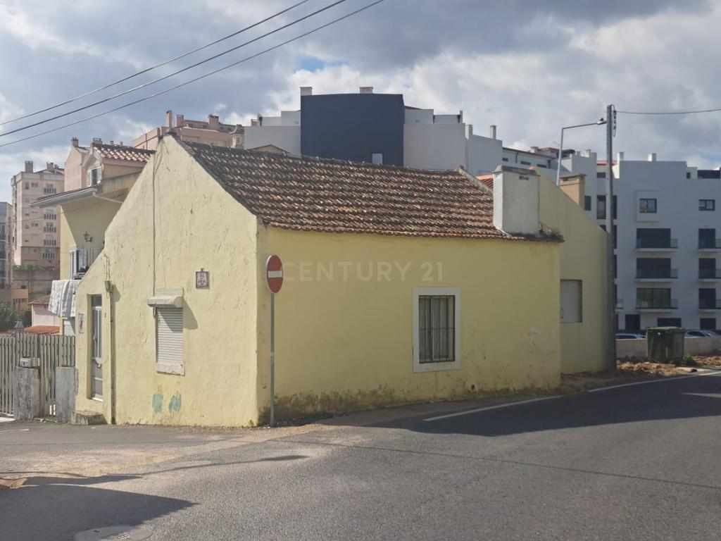 Moradia T2 Agualva Cacém - Image 1