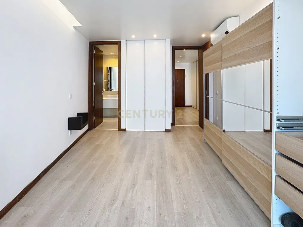 Penthouse T2 com Terraço e Piscina Privativa – Sítio da Nazaré - Image 42