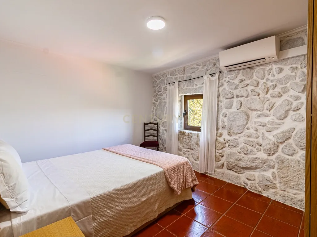 Um Refúgio no Gerês com 2 casas junto ao Rio - Image 27