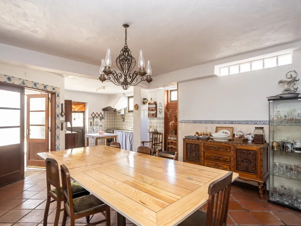 Duas moradias, um terreno com 650 m² e uma vista privilegiada para a Serra de Sintra - Image 9