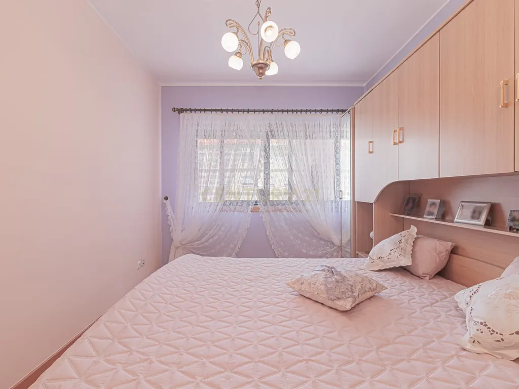 Espaçoso apartamento T3 no Casal Do Marco com Terraço - Image 49