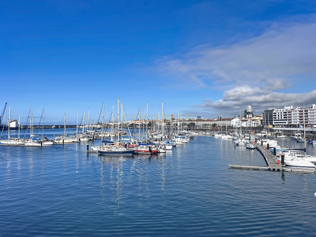 Penthouse T3 de Luxo no 20.º e Último Piso | Vista Mar Única sobre Ponta Delgada - Image 25