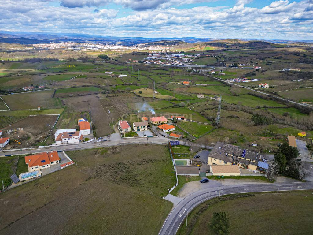 Oportunidade Única: Moradia em Bragança por 130.000€ - Image 8
