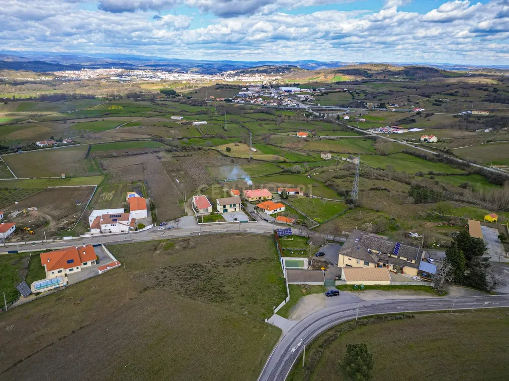 Oportunidade Única: Moradia em Bragança por 130.000€ - Image 8