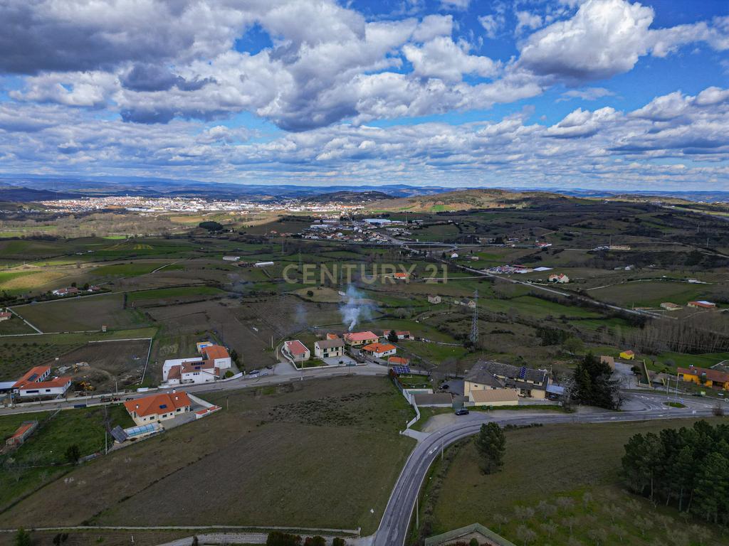 Oportunidade Única: Moradia em Bragança por 130.000€ - Image 5