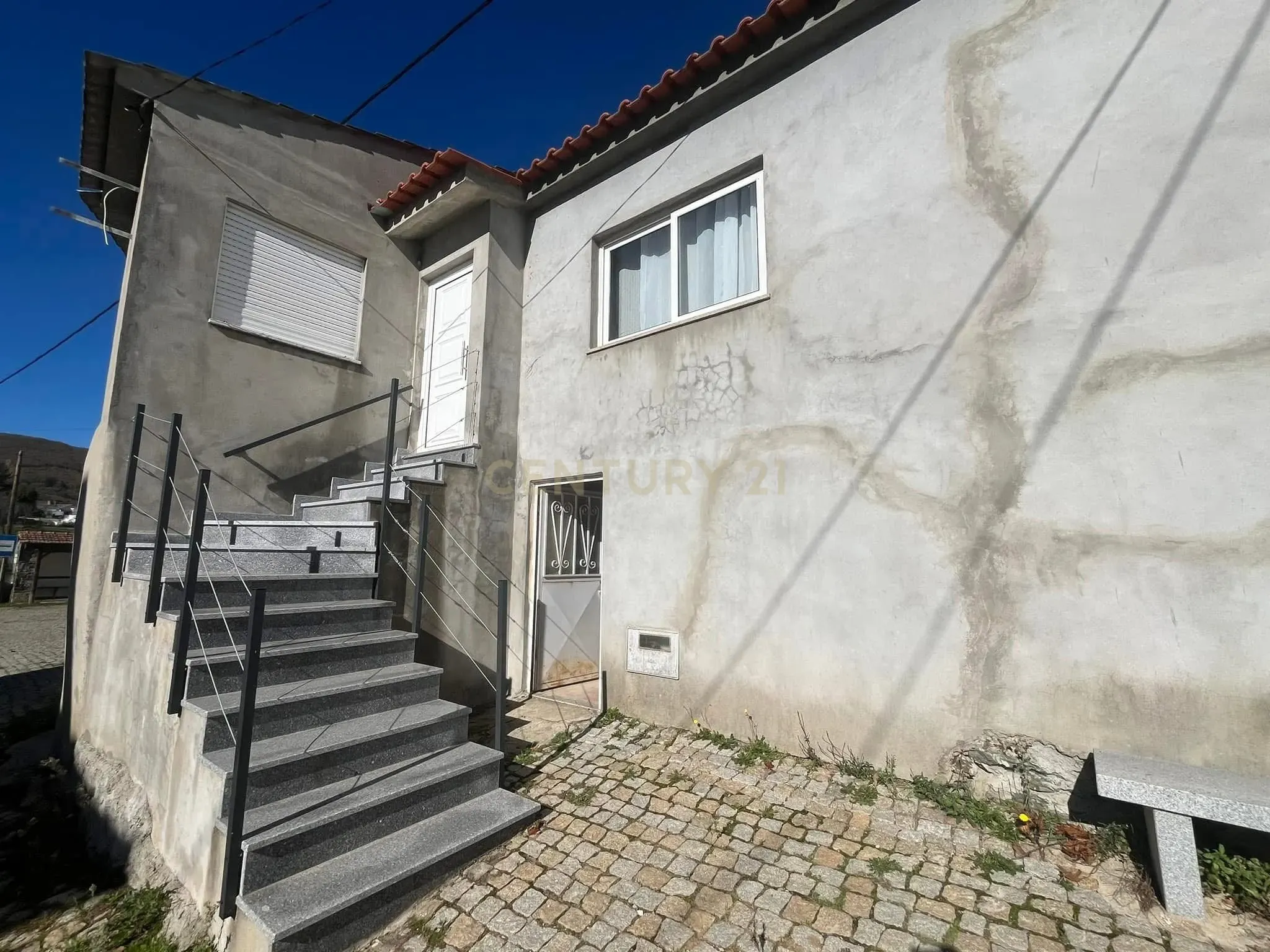 Espaçosa Moradia T3 em Bragança por 96.500€ - Image 10