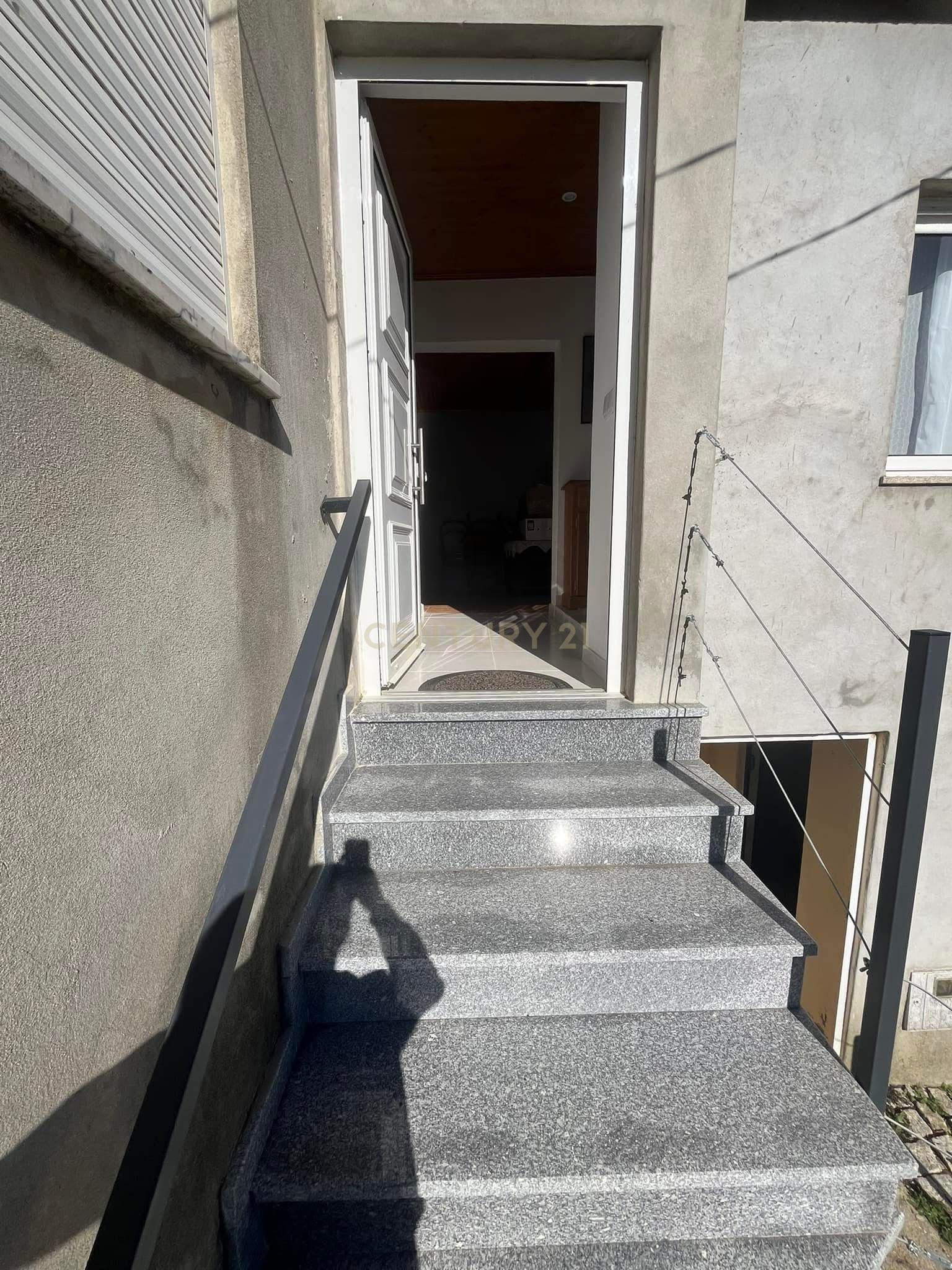 Espaçosa Moradia T3 em Bragança por 96.500€ - Image 9