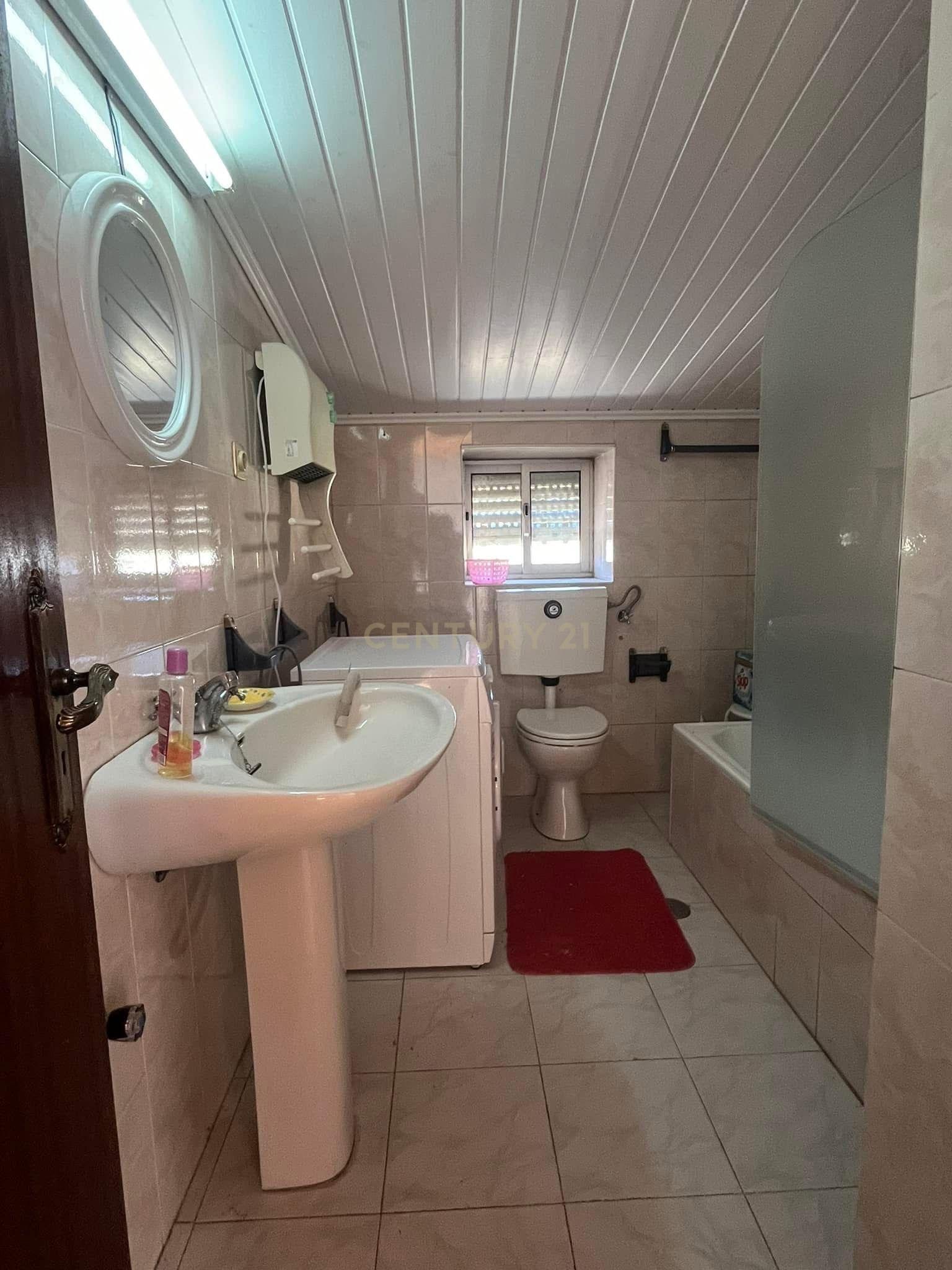 Espaçosa Moradia T3 em Bragança por 96.500€ - Image 12
