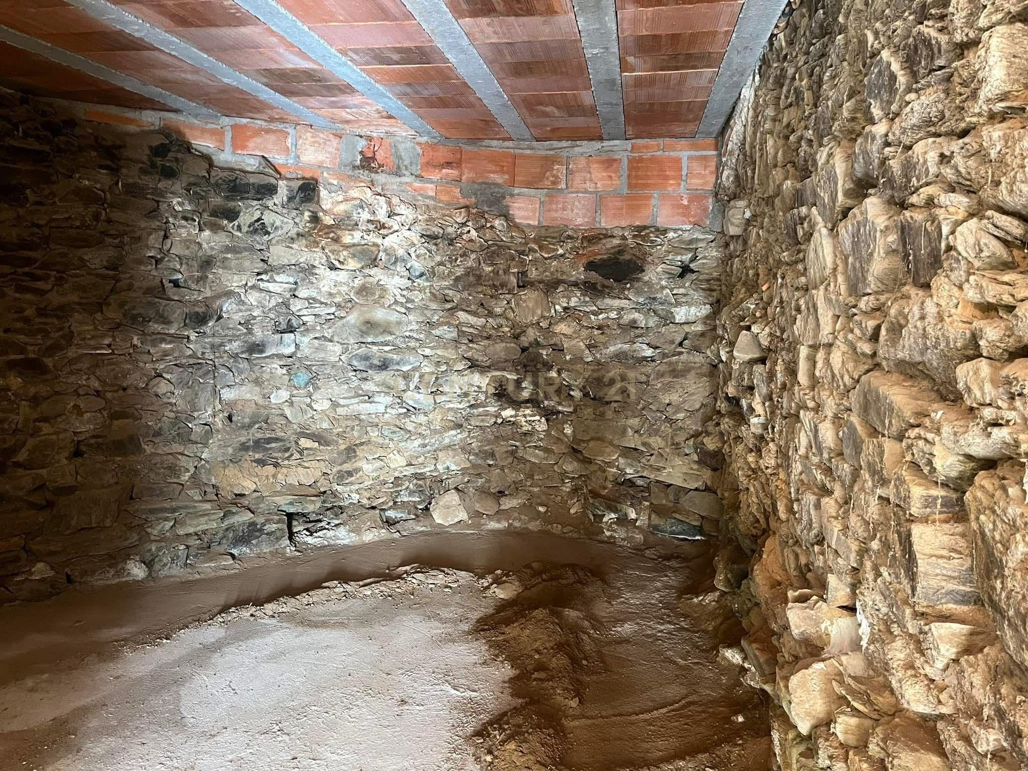 Espaçosa Moradia T3 em Bragança por 96.500€ - Image 19