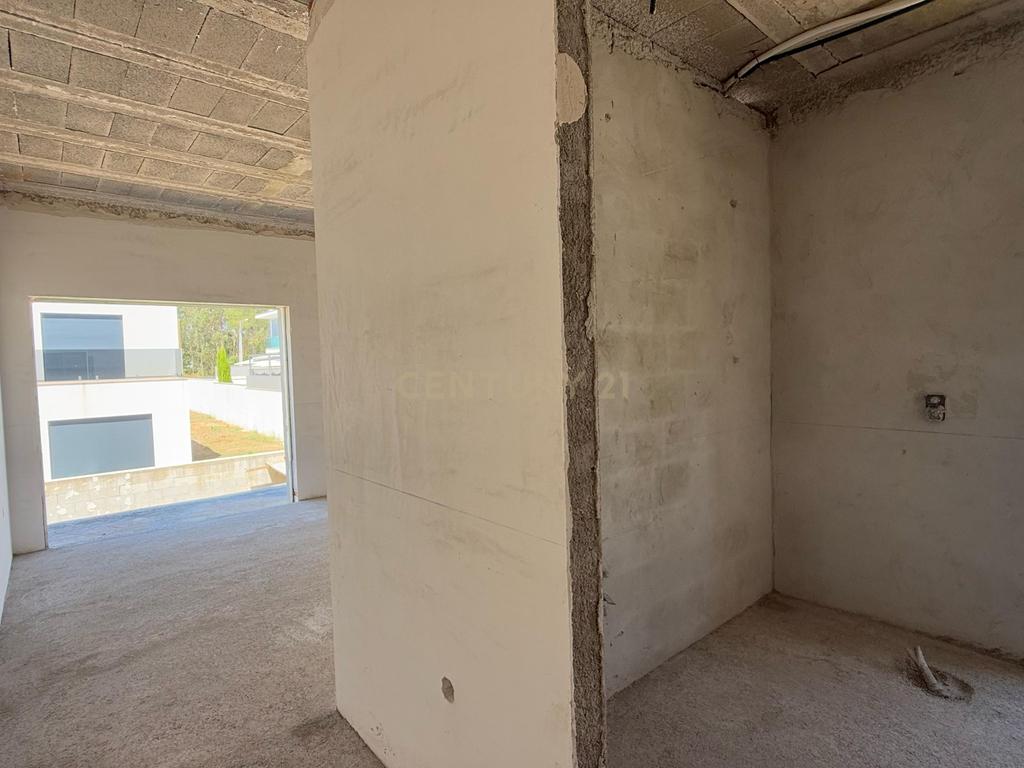 Moradia Geminada Chave na Mão – Fase Final de Construção! - Image 18
