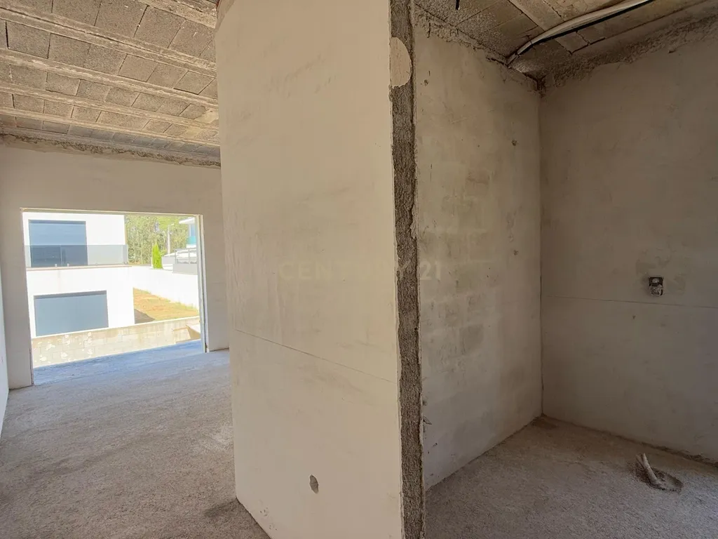 Moradia Geminada Chave na Mão – Fase Final de Construção! - Image 18