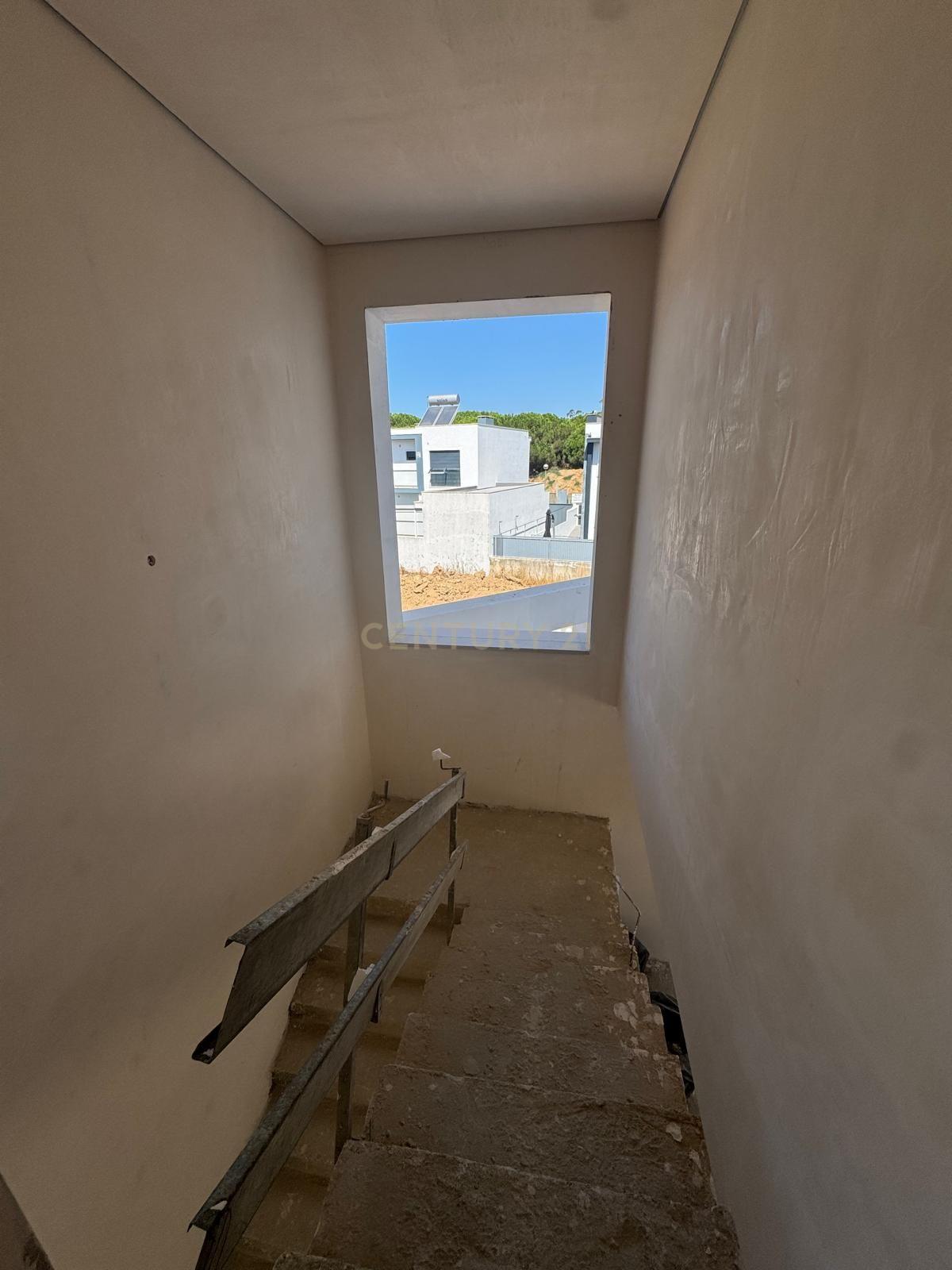 Fotografia 7 de Moradia Moderna Isolada em Construção | Azeitão – Varzea