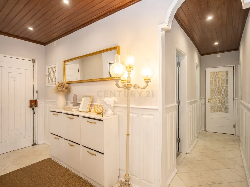 Magnífico T4 no Bairro de São Gabriel com 3 Varandas e Vista Panorâmica – Setúbal - Image 23