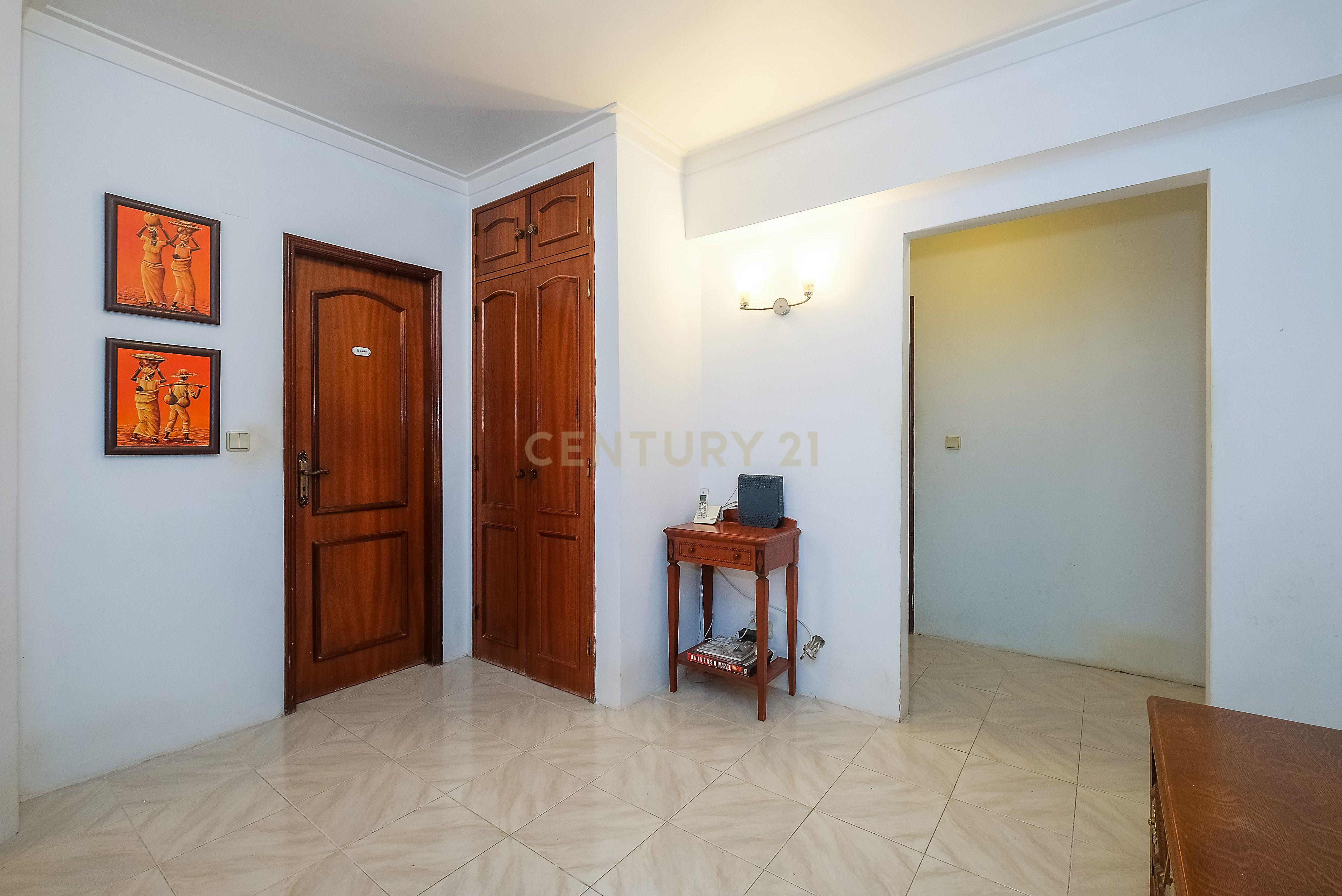 Fotografia 9 de T2 com elevador e arrecadação no Casal do Cotão