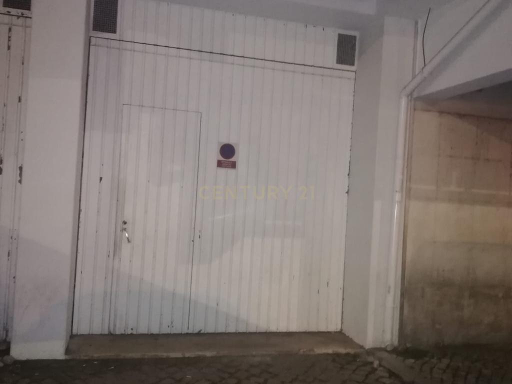 Garagem para Arrendamento – Monte Abraão (Rua Ribeiro Sanches)  - Image 7