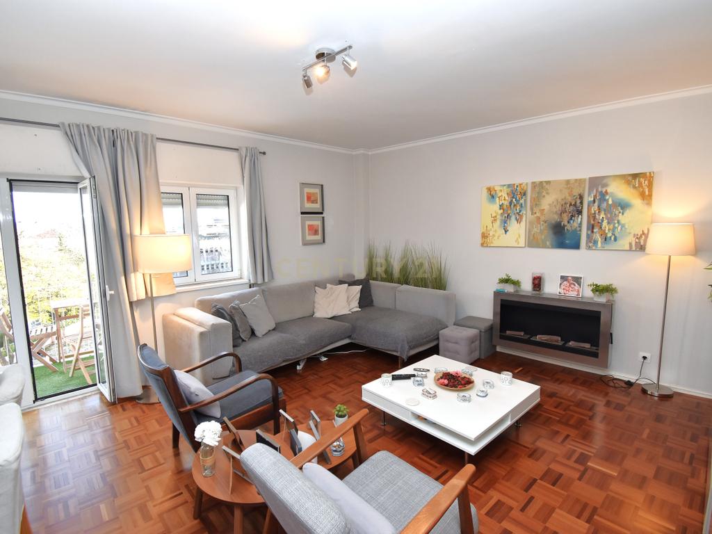 Excelente Apartamento T3 em Algés – Conforto e Localização Premium - Image 11