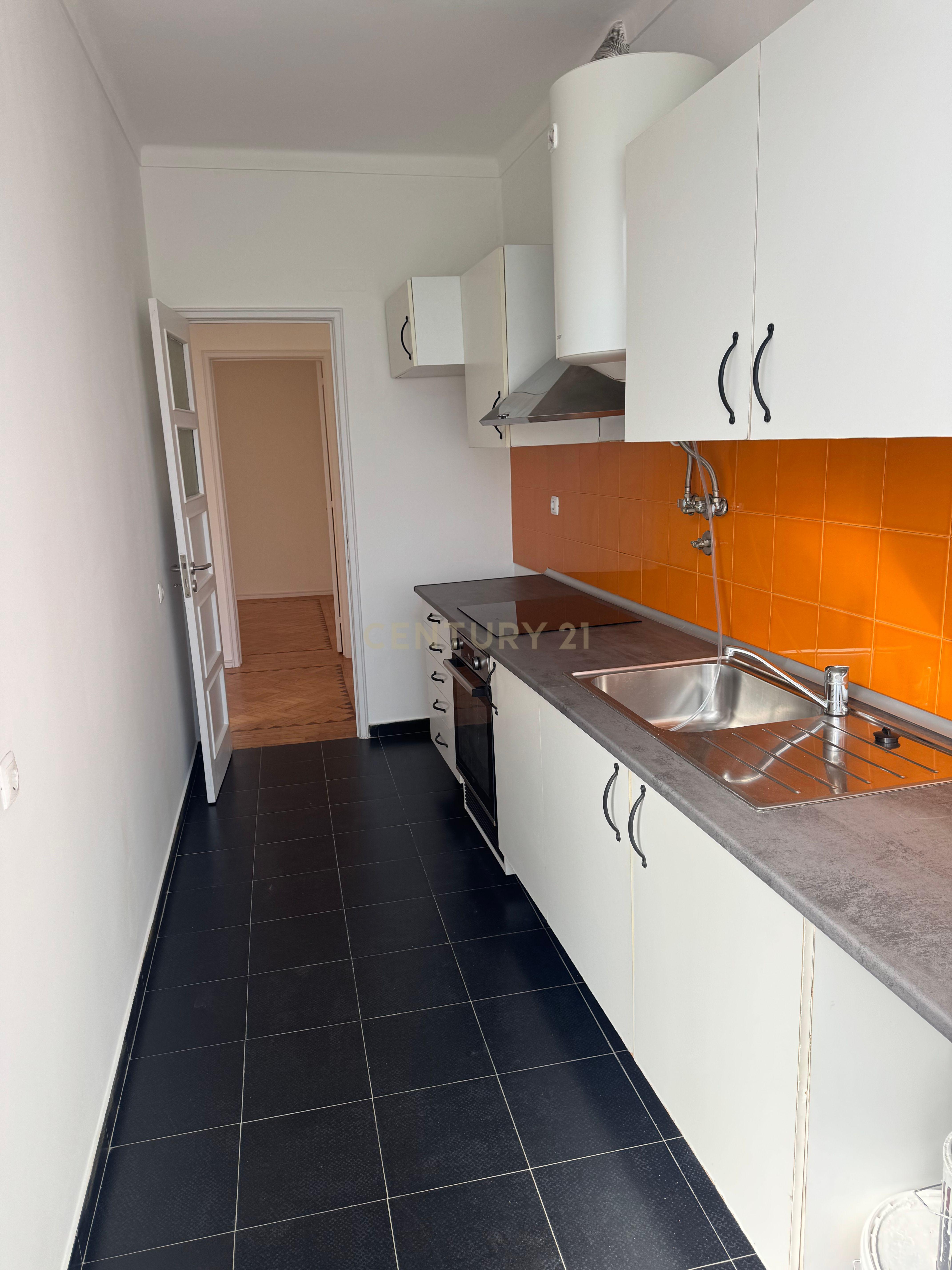 Fotografia 6 de Apartamento T1+1 Renovado em Águas Livres, Amadora