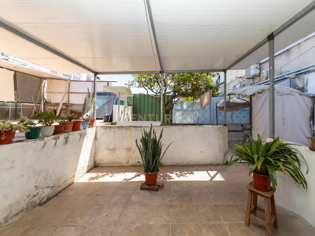Apartamento T3 no Feijó com logradouro de 261 m2 - Image 25