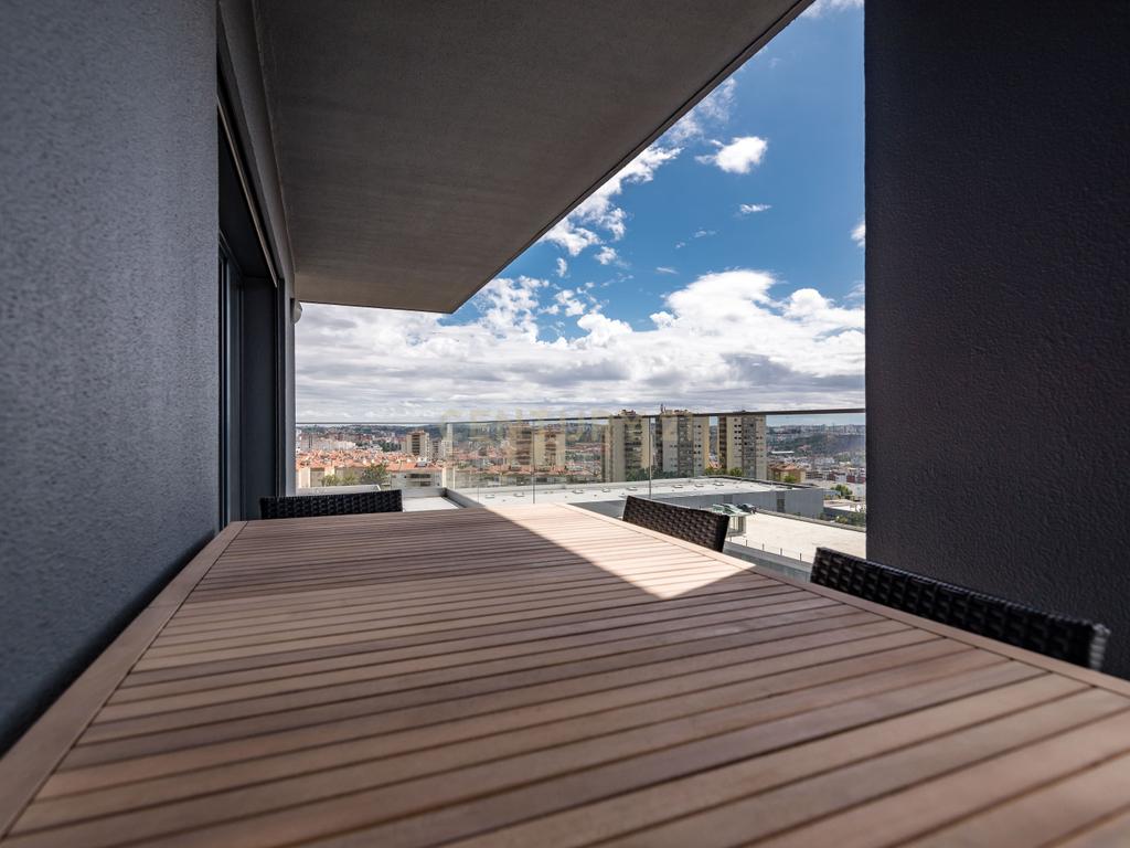 Luxuoso Apartamento T3 em Odivelas com Vista Panorâmica - Image 17
