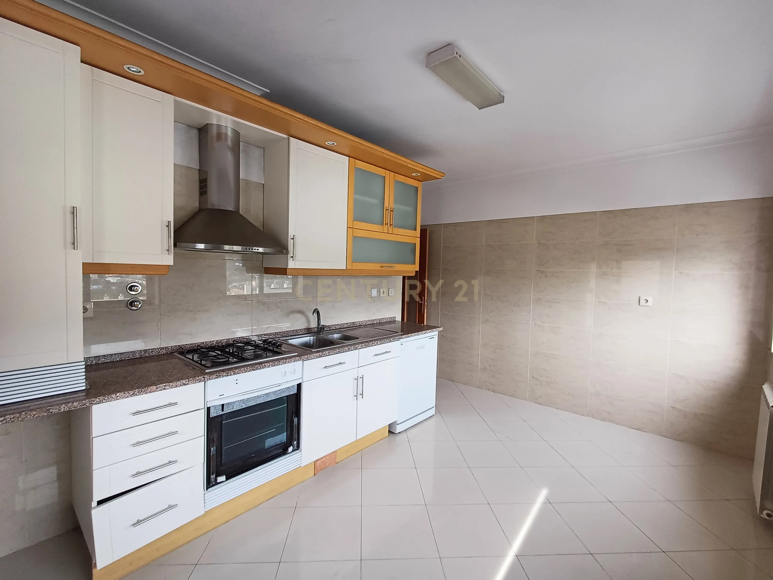 VENDA Apartamento T3 Rua José Augusto Neves Cardoso Pires Santo António de Cavaleiros (Loures) - Image 4