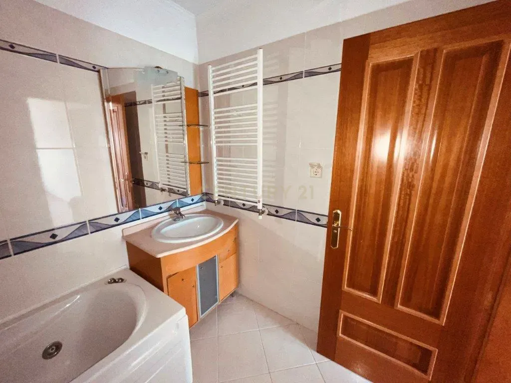 VENDA Apartamento T3 Rua José Augusto Neves Cardoso Pires Santo António de Cavaleiros (Loures) - Image 12