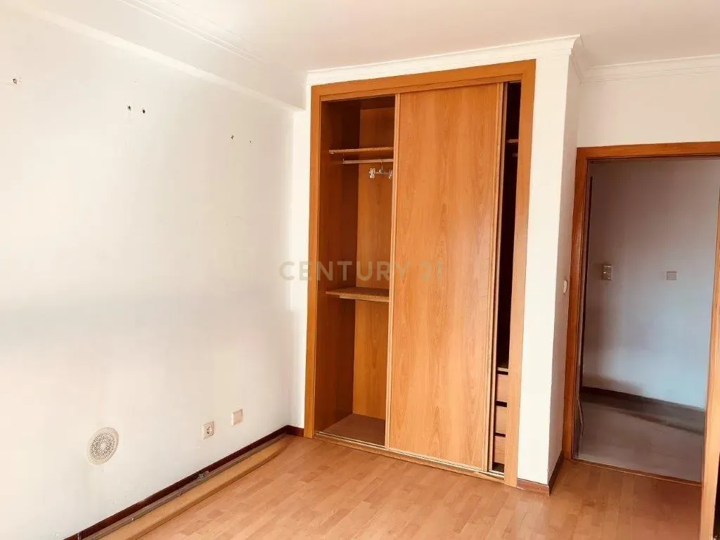 VENDA Apartamento T3 Rua José Augusto Neves Cardoso Pires Santo António de Cavaleiros (Loures) - Image 8