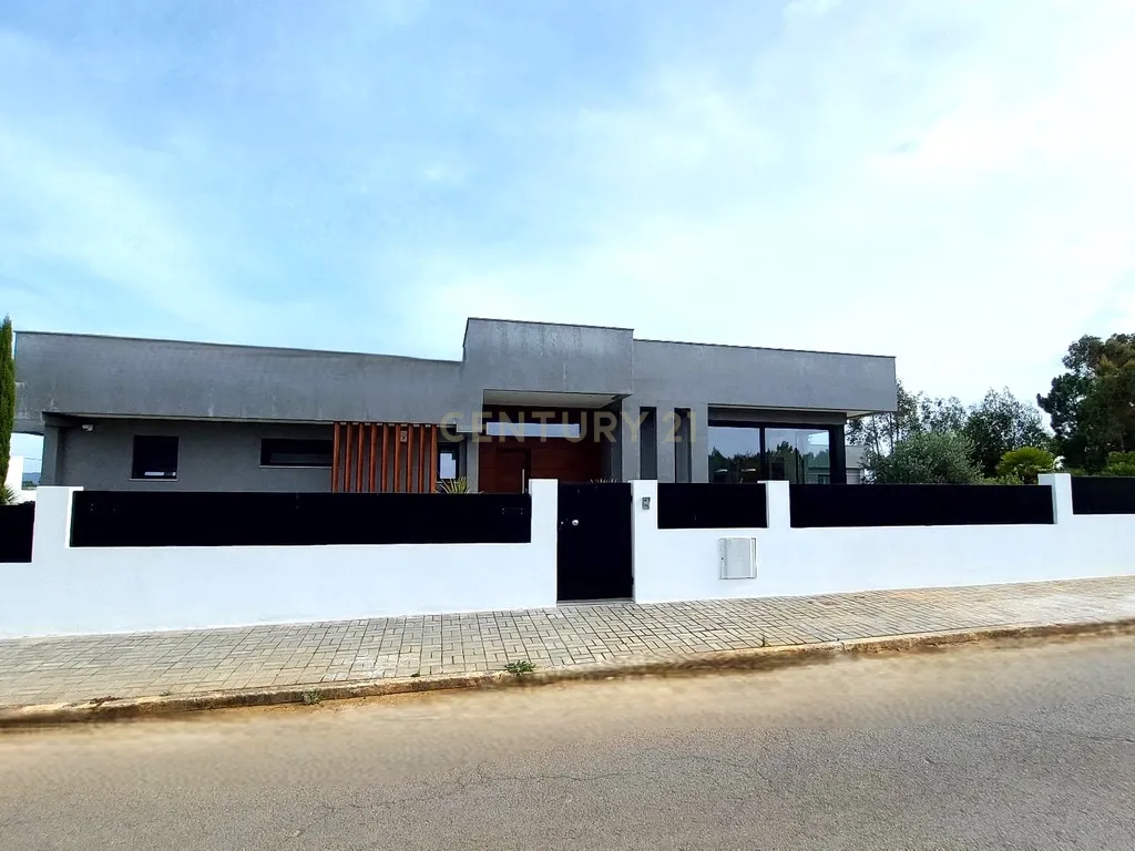 Oasis Coco Beach Villa - Moradia de Luxo Isolada T3 + 1 com Guest House e Piscina, lote 1,368 m² – Urbanização Vila Alegre, Fernão Ferro - Image 16