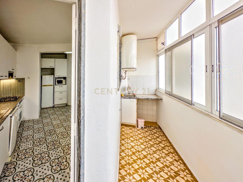 Apartamento T3 totalmente renovado na baixa de Olhão - Image 12
