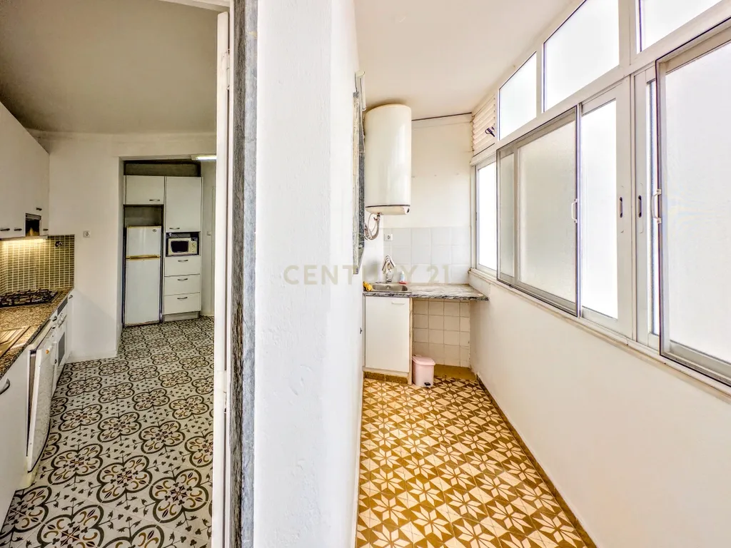 Apartamento T3 totalmente renovado na baixa de Olhão - Image 12