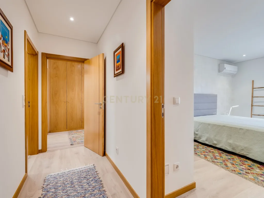 Apartamento T2+1 novo, design moderno, central, a 250metros da Praia de Armação de Pêra - Image 14