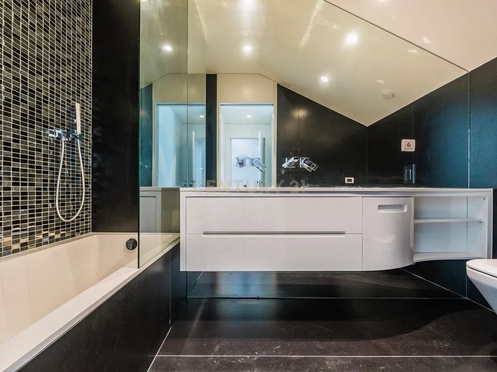 T2 Duplex | Moagem Heritage | Edifício Único e Icónico | Coração de Leiria - Image 32