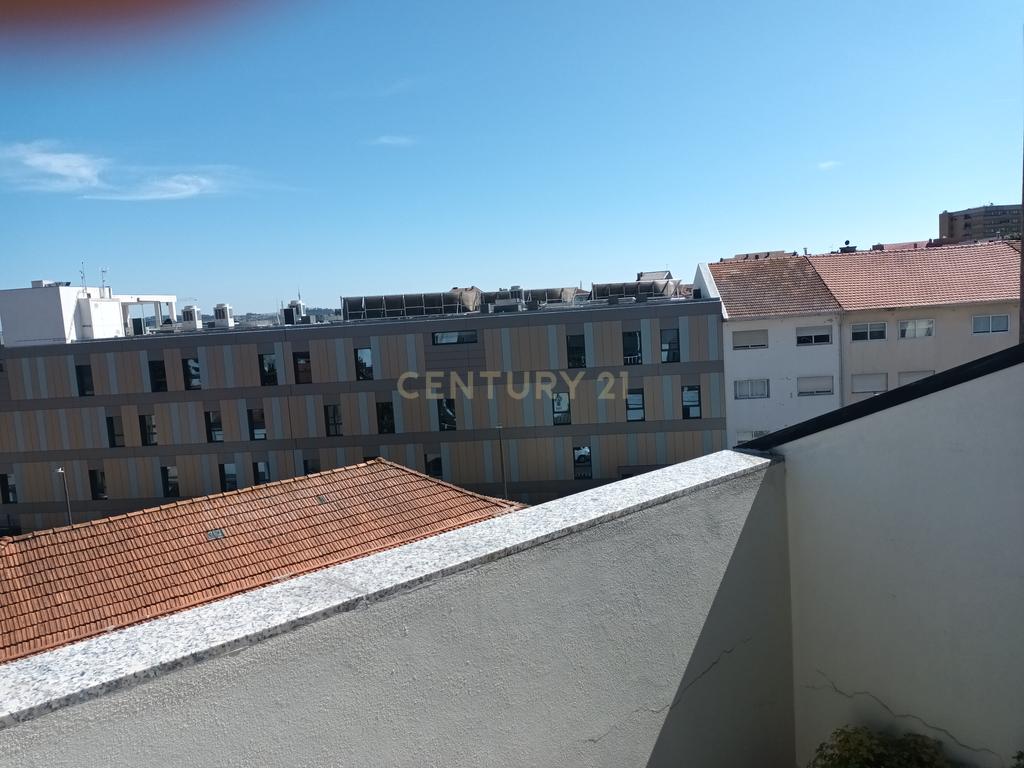 Vende-se apartamento T3 Duplex, zona das Antas, Porto - Image 34