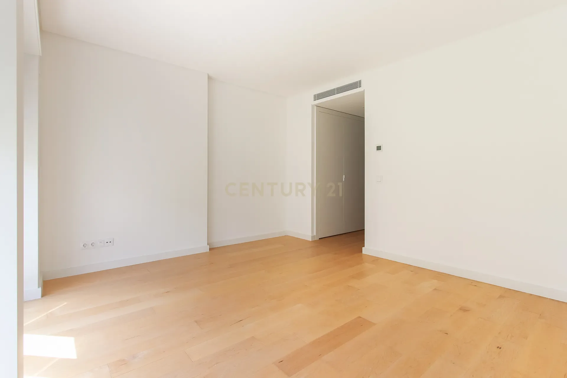 Vende construção NOVA - T4 ATALAIA 1ºD - Image 14