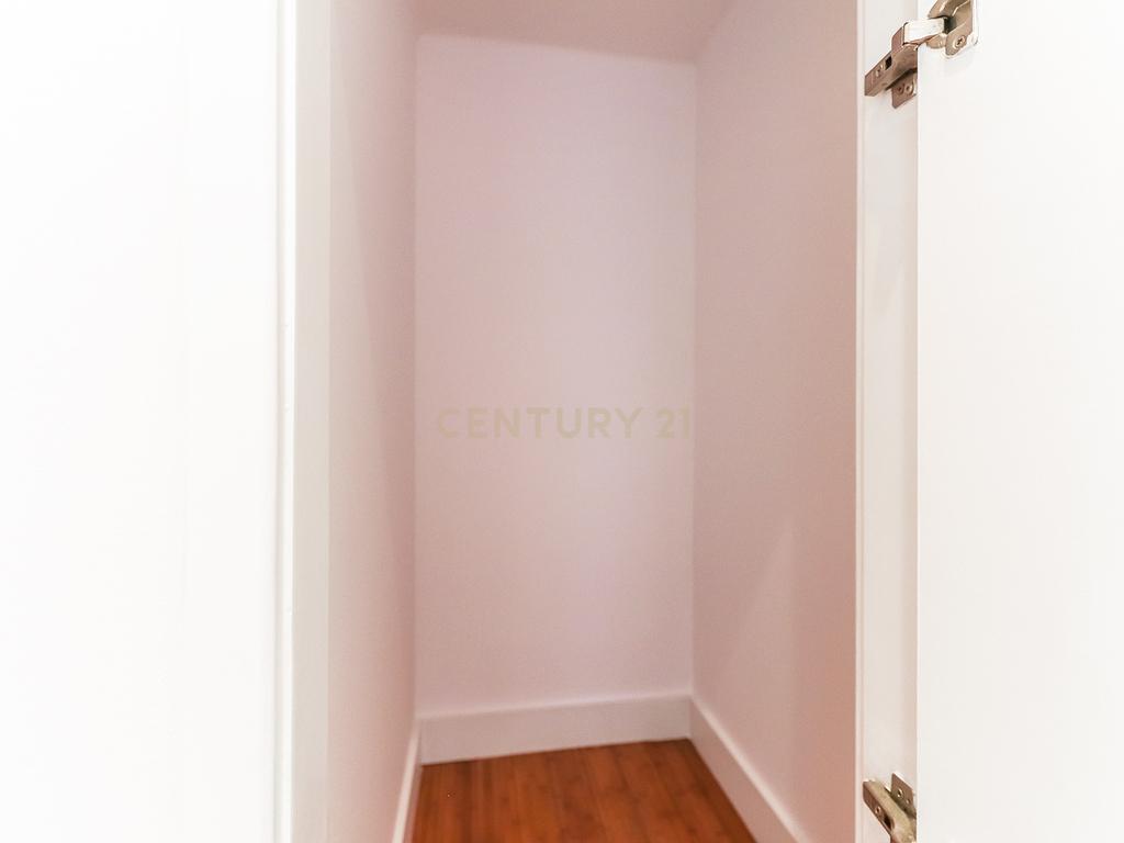 Apartamento T3 para arrendamento com varanda junto à Avenida de Roma | Prédio com "arte" - Image 25