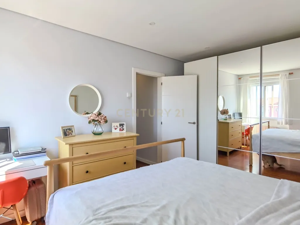 APARTAMENTO T2 COM LOGRADOURO – CENTRO DE MATOSINHOS - Image 8