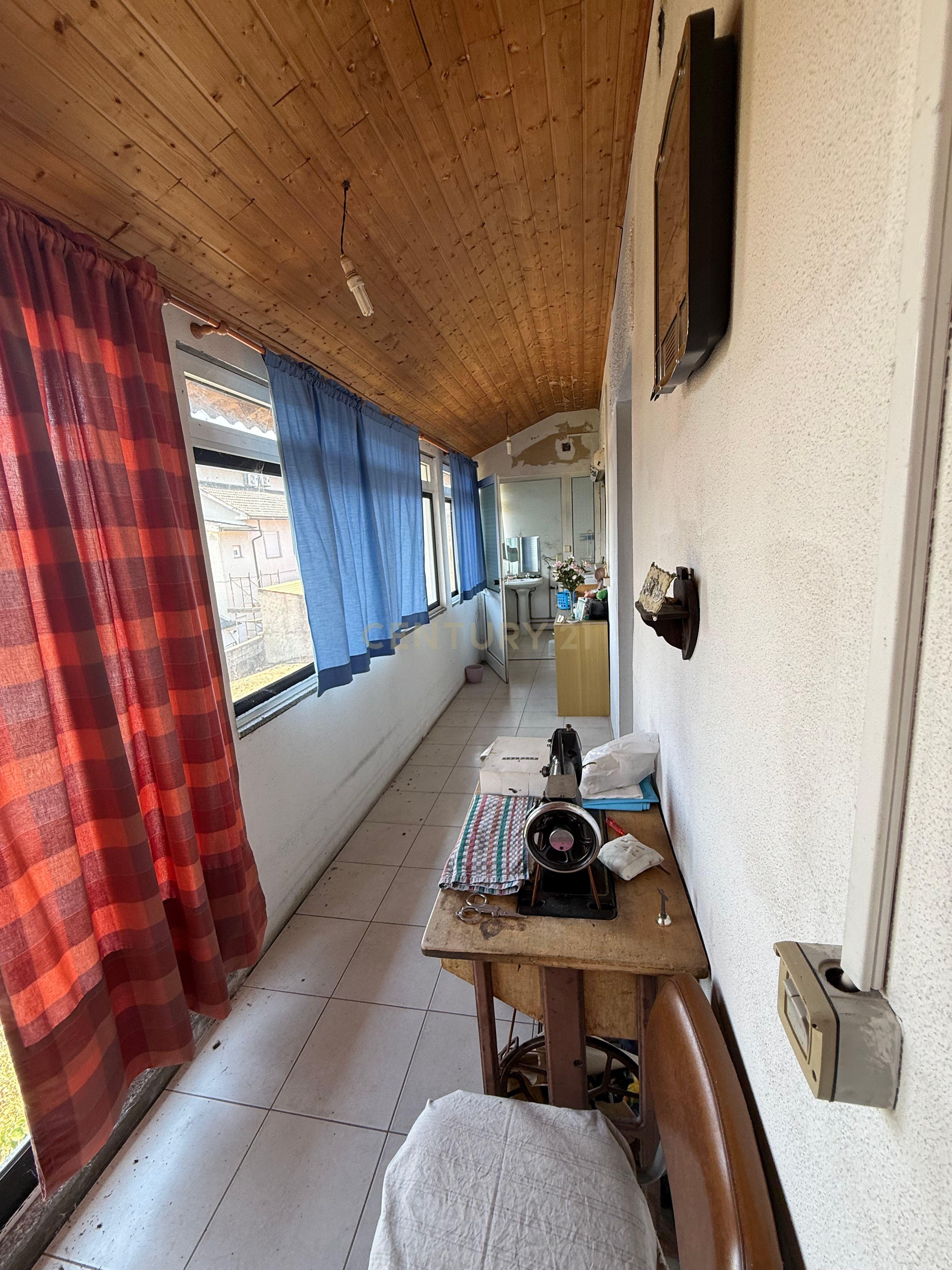 Fotografia 12 de Moradia BI-FAMILIAR perto do IPB e do Centro de Bragança, no Bairro das Cantarias. Tem TERRENO e GARAGEM!!!