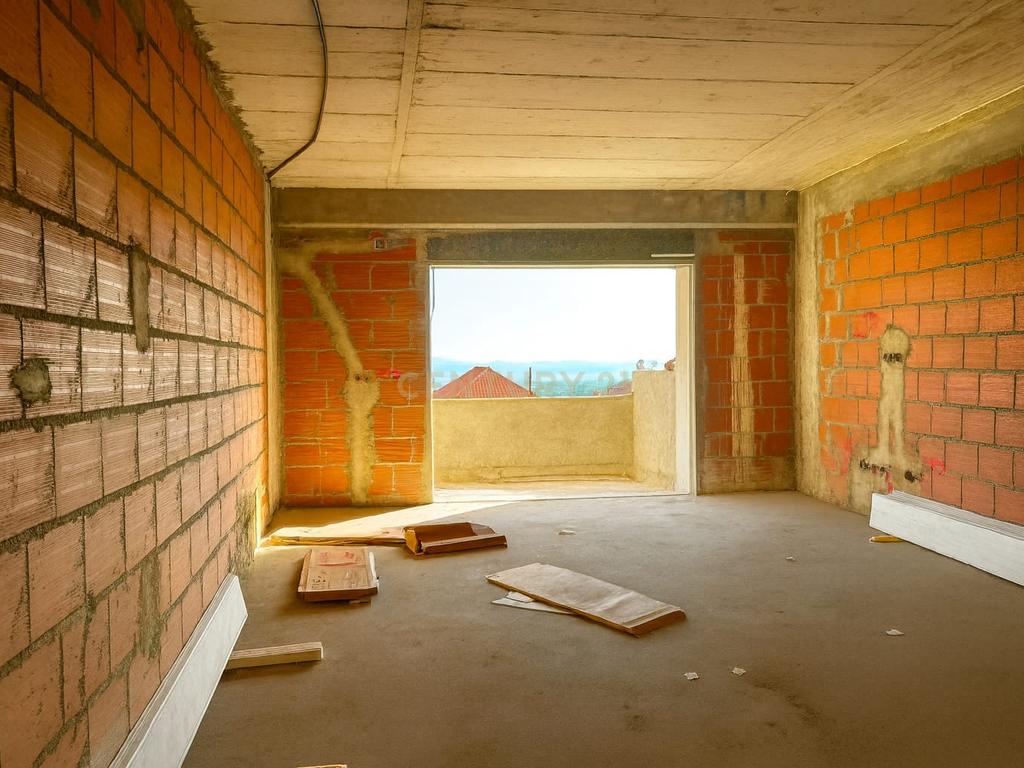 Apartamento T2 com varandas + 2 lugares de estacionamento - Conclusão: Abril 2026 - Image 3