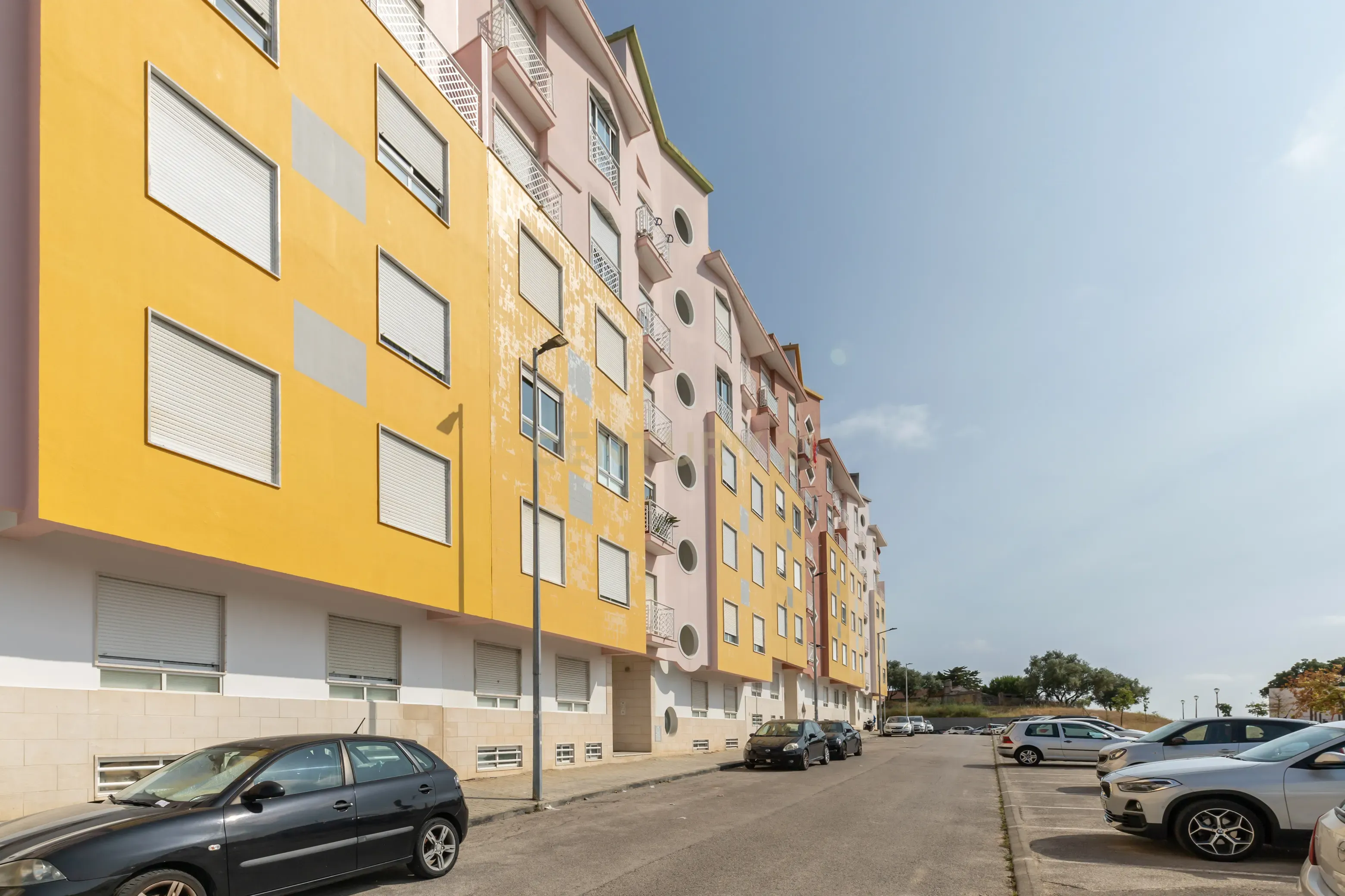 Apartamento T3 para arrendamento – Quinta da Marialva, Corroios - Image 2