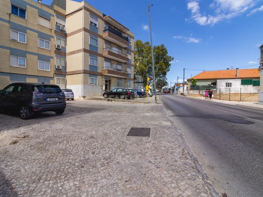 Apartamento T3 em Corroios com Varanda - Image 29