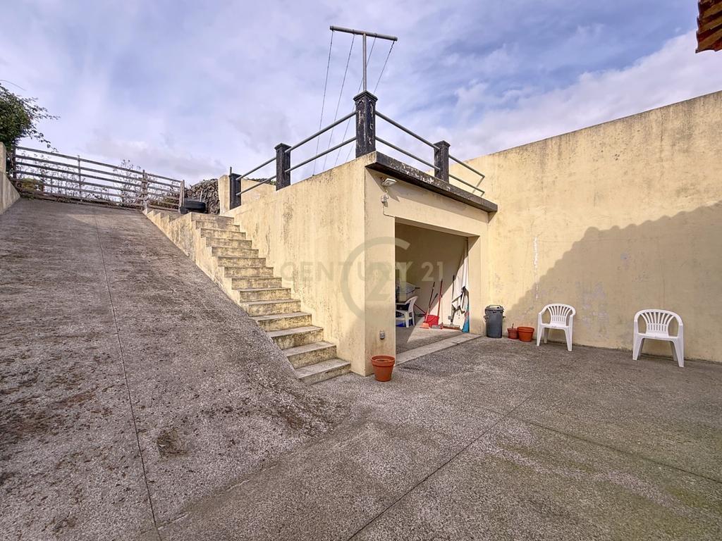 Excelente moradia T2 com garagem em Ribeirinha - Image 8