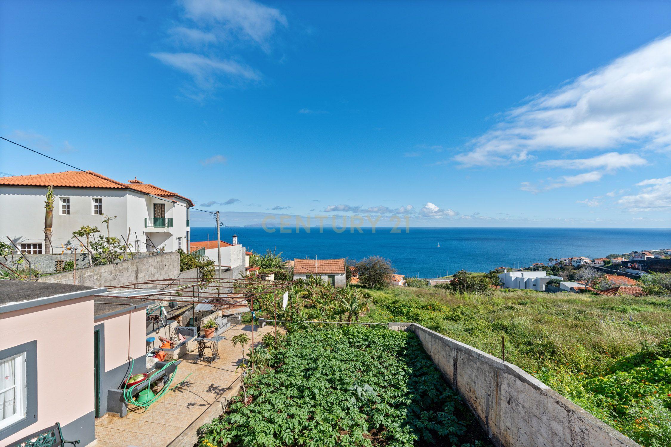 Moradia T2 em Gaula – Vista Mar, Jardim & Tradição! - Image 18