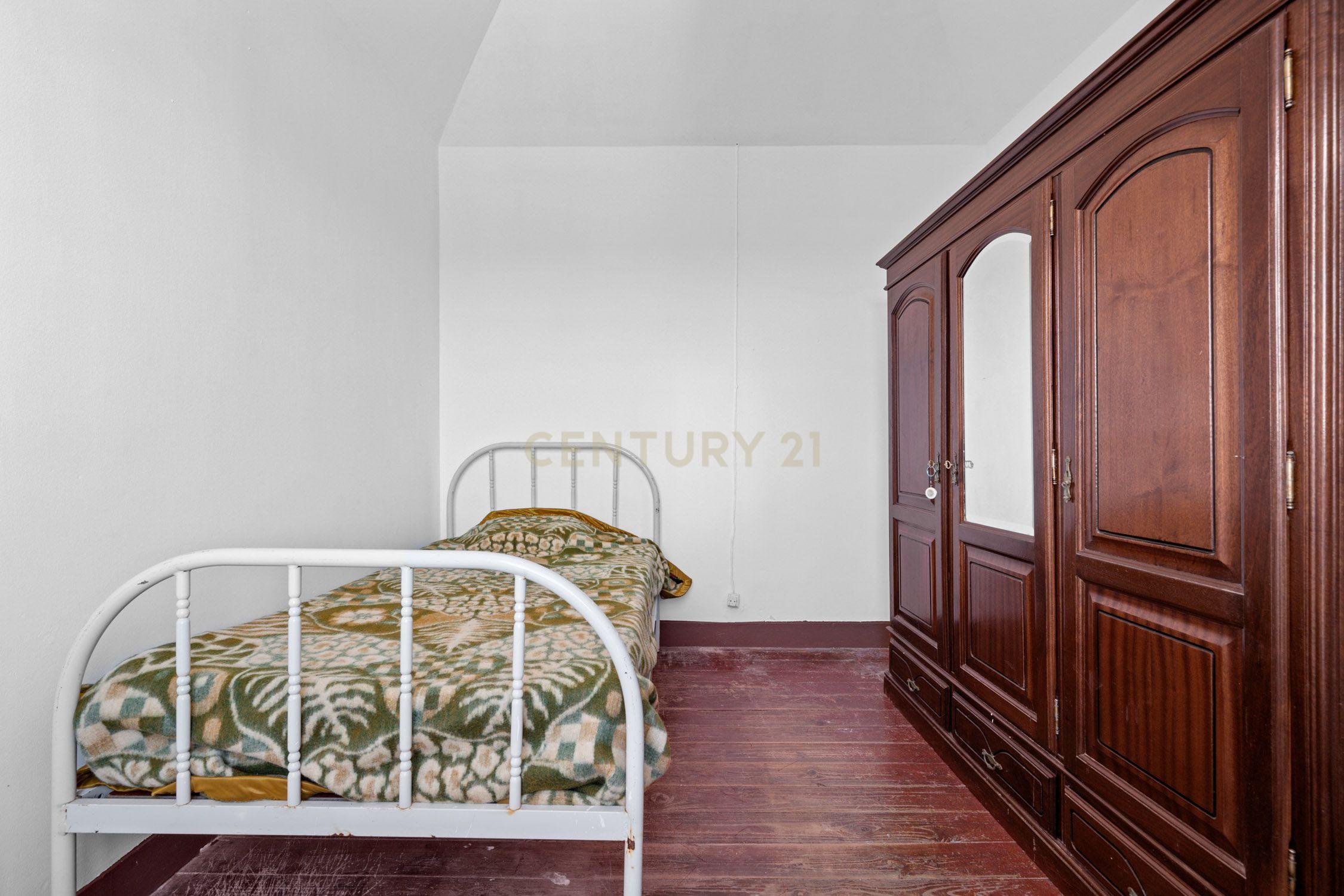 Moradia T2 em Gaula – Vista Mar, Jardim & Tradição! - Image 24